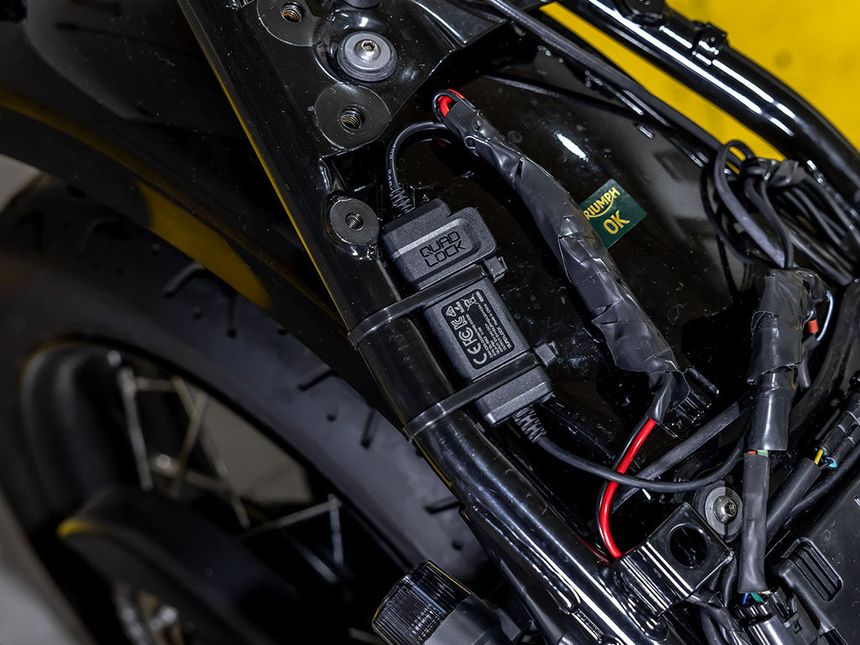 Quad Lock Motorcycle - Waterproof 12V To USB Smart Adaptor